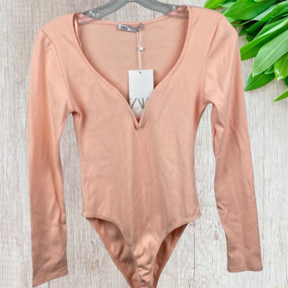NWT - Zara V-Neck Long-sleeved Ribbed Light Peach Bodysuit Size: Small